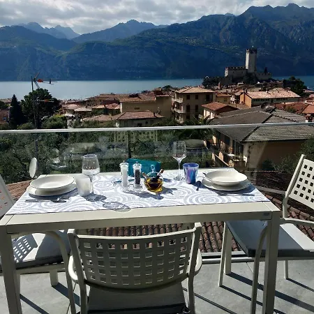 Blue Sky Garda - Zaffiro Apartment Malcesine